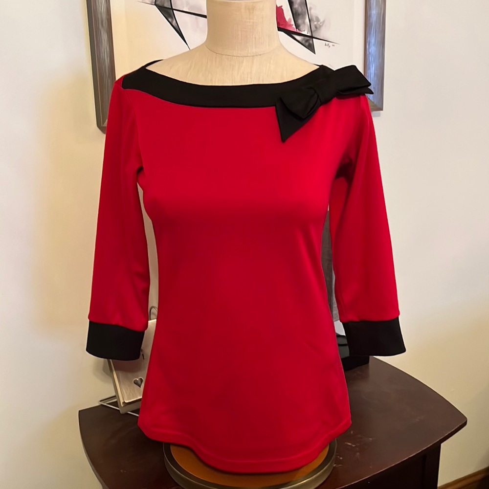 Rock Steady 3/4 sleeve red knit top with black bow detail